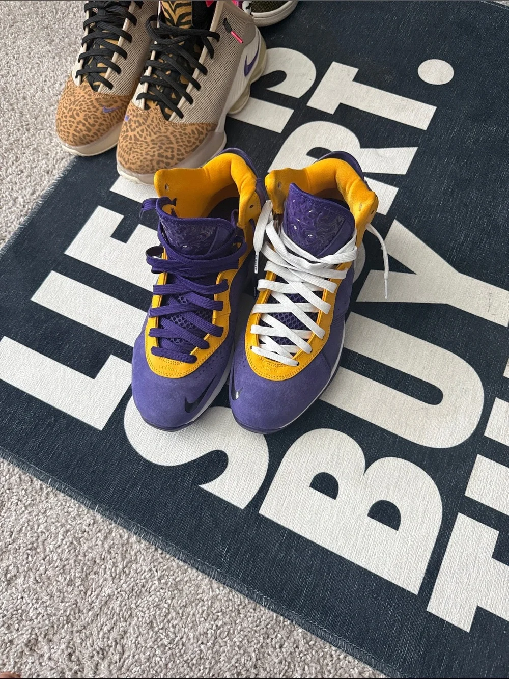 Nike LeBron 8 Lakers - Picture 8 of 8